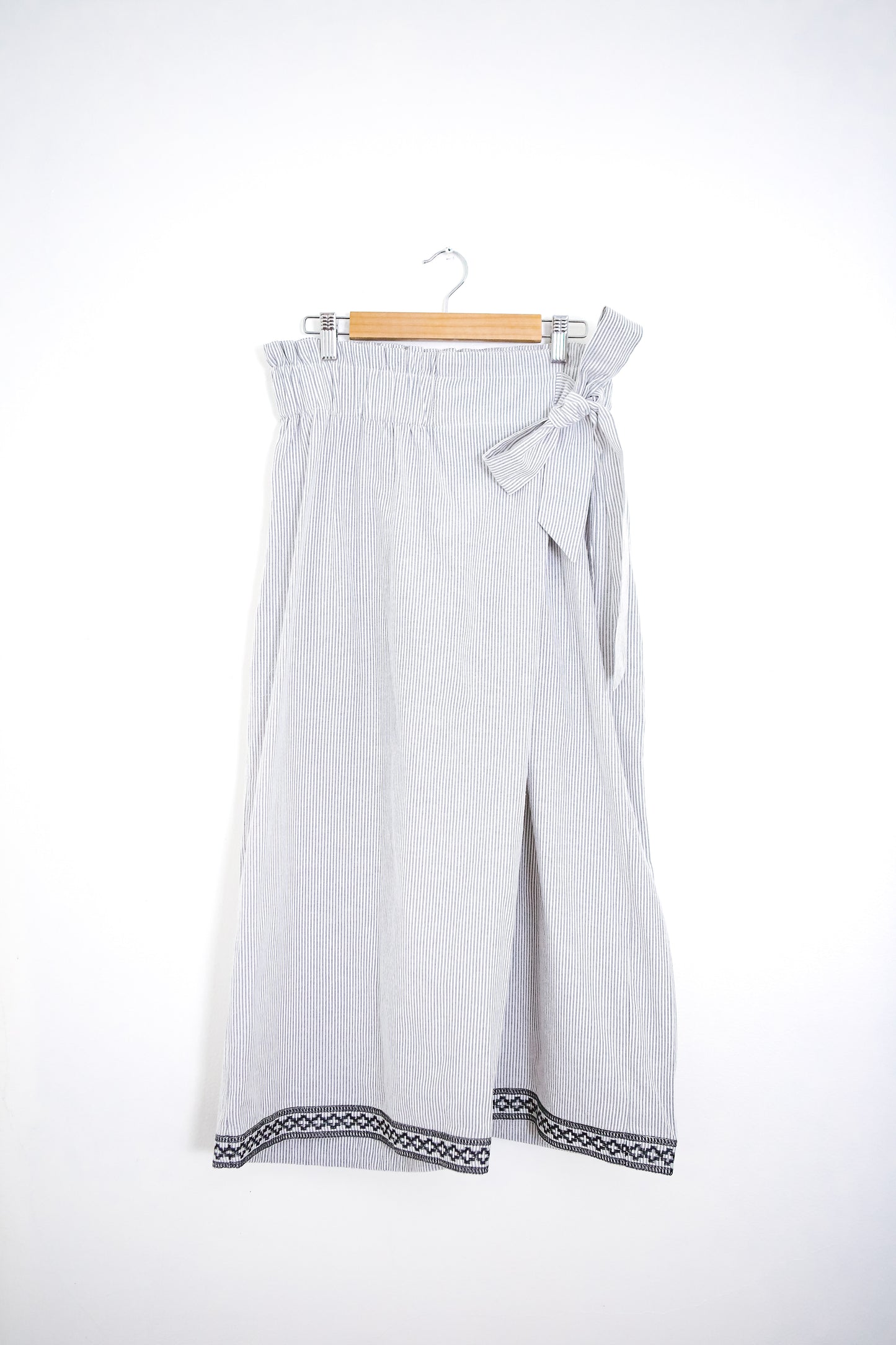 Alapaap Embroidered Culottes in White