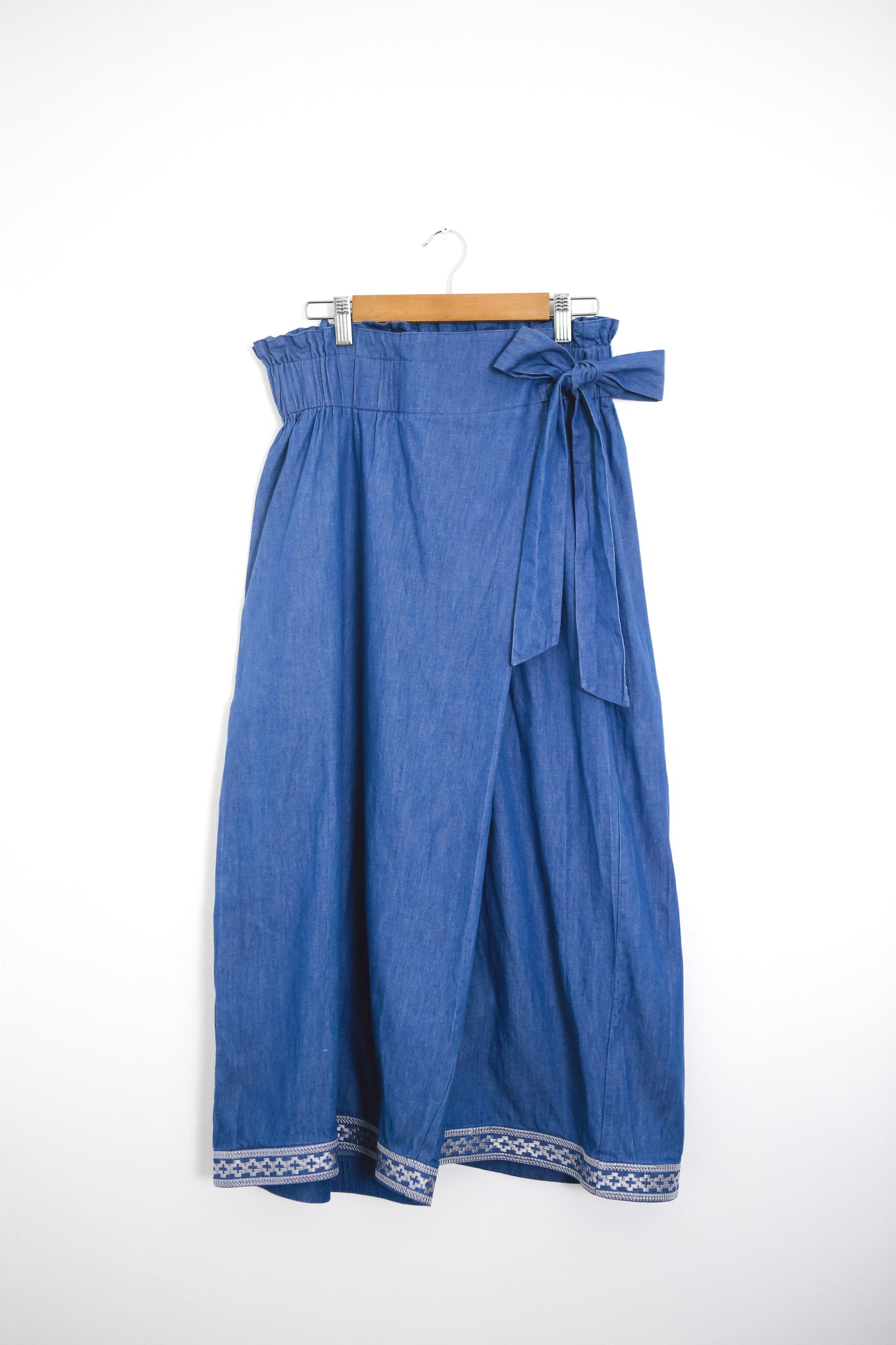 Alapaap Embroidered Culottes in Blue